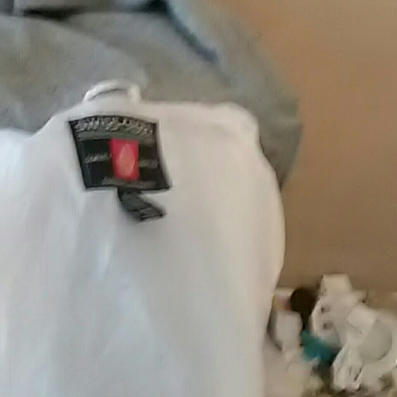 A bomber jacket - Picture 3 of 3